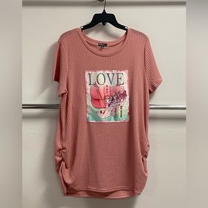 Short sleeve side cinch waffle top w) love patch